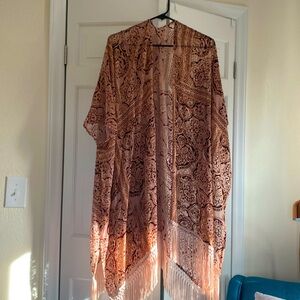 Paparazzi fringed wrap / kimono